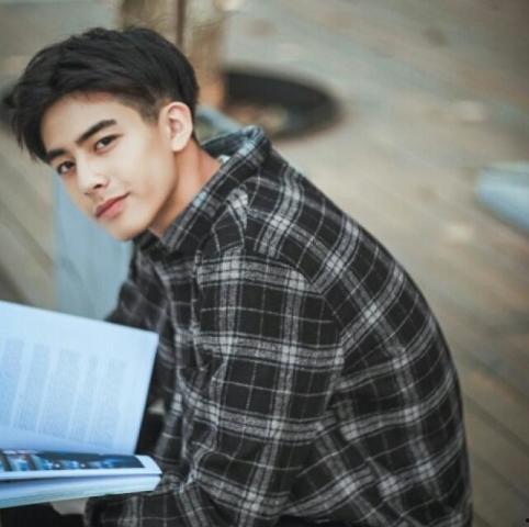 狗仔爆料谭松韵王凯视频,狗仔爆料引发网友热议  第2张